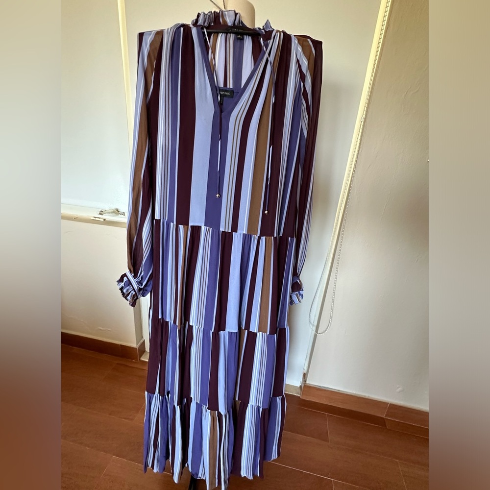 Banana Republic Maxi Dress. Small. Purple stripes. Good condition.